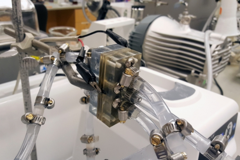 A metal-air battery aluminum air-battery from Massachusetts Institute of Technology Professor Douglas Hart, MIT graduate student Brandon J. Hopkins, and Professor of Energy Yang Shao-Horn
