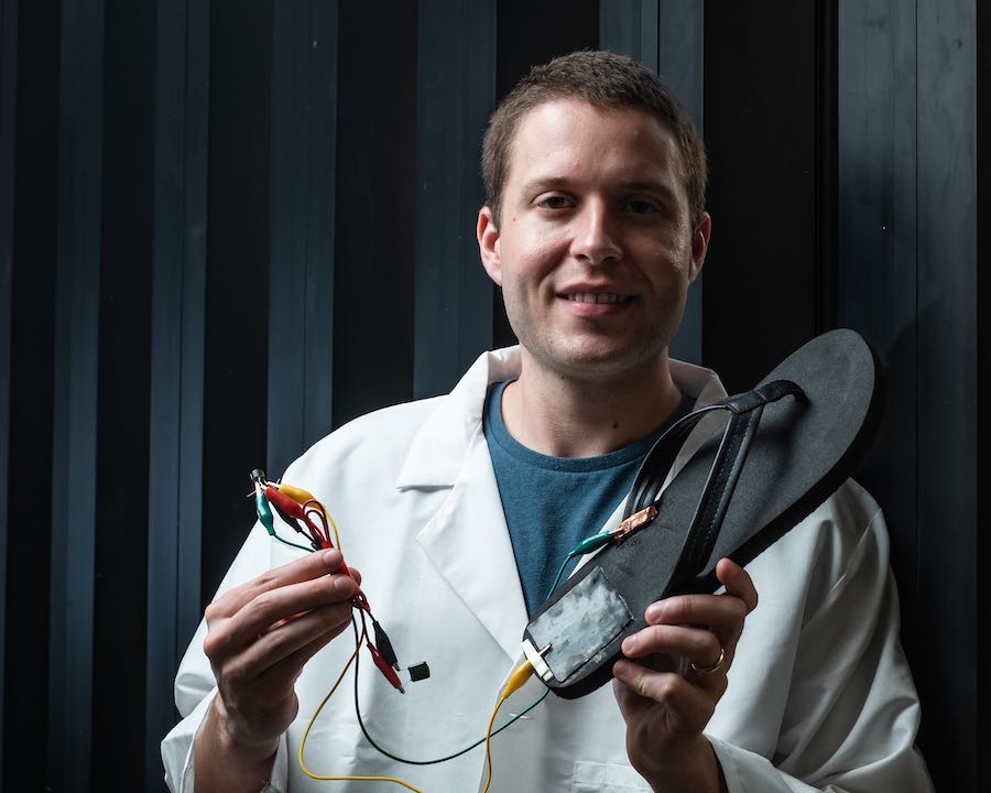 Image of flip-flop with a triboelectric nanogenerator